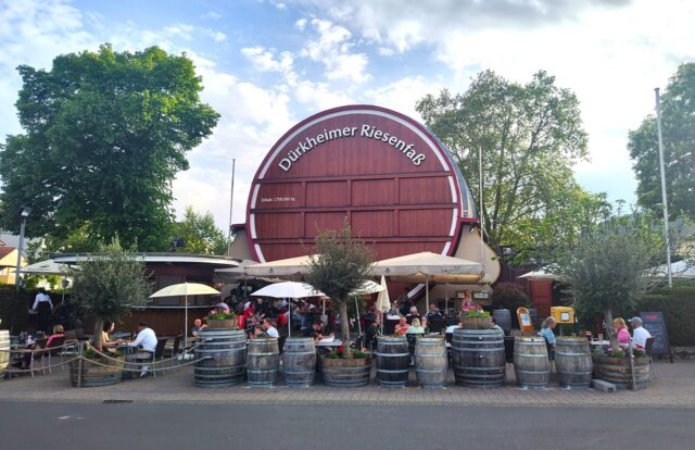 Ein Riesenfaß aufgemacht