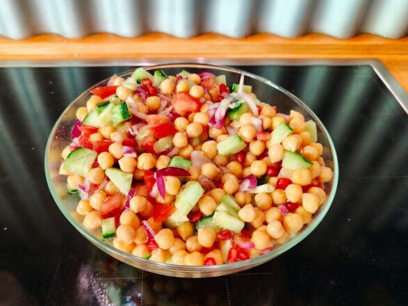 Sommersalat mit Kichererbsen